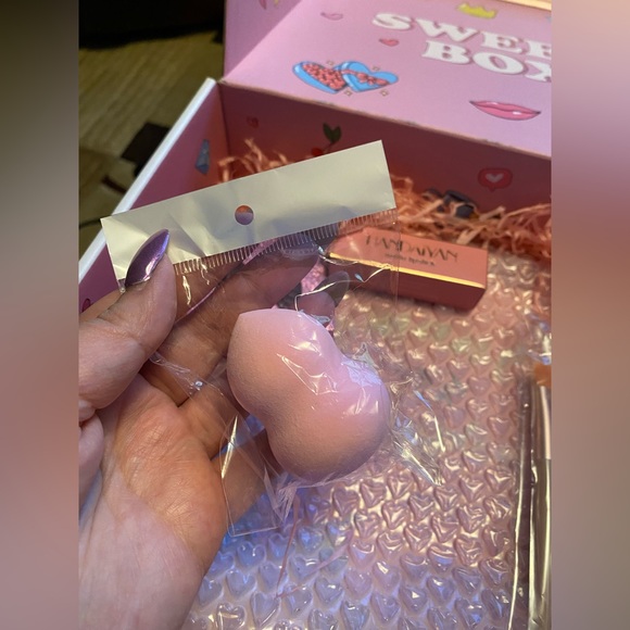 COPY - ALL NEW IN BOXES/ BIG PIGMENTED PALLET,HIGHLIGHTER,LASHES, EYE LINER & M… - Picture 8 of 14